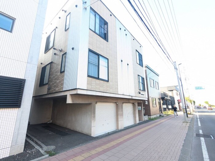 物件外観写真3　(駐車場)