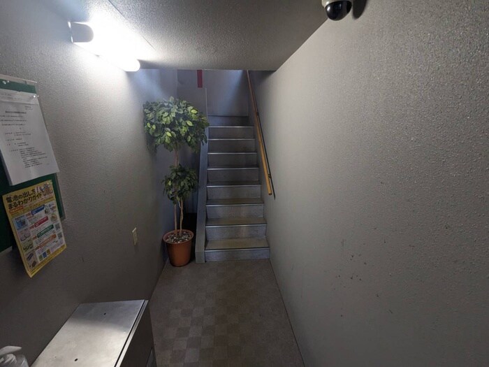 物件外観写真5　(エントランス部分)