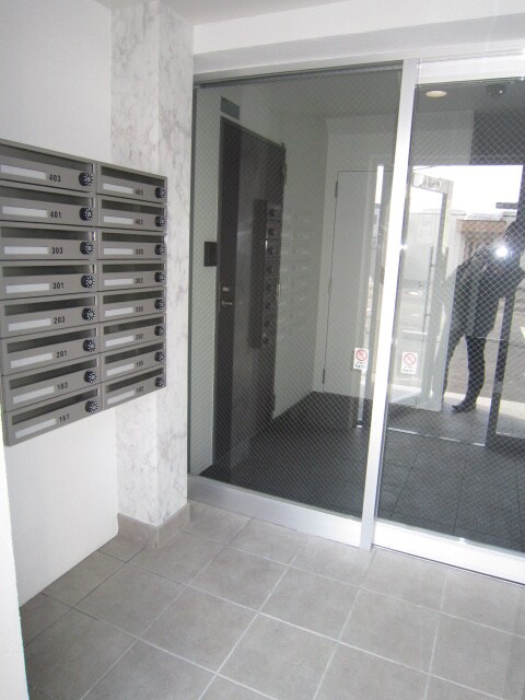 物件外観写真3　(エントランス部分)