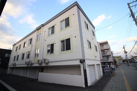ルミエール北郷２－４外観写真