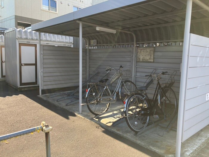 物件外観写真4　(駐輪場)