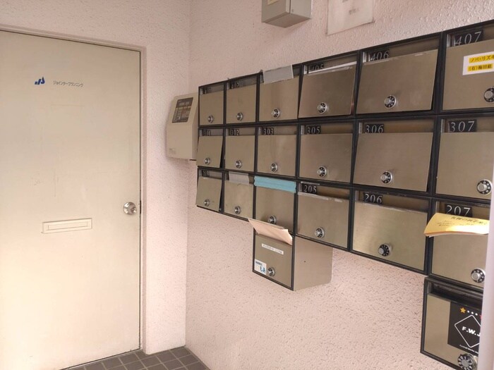 物件外観写真5　(エントランス部分)