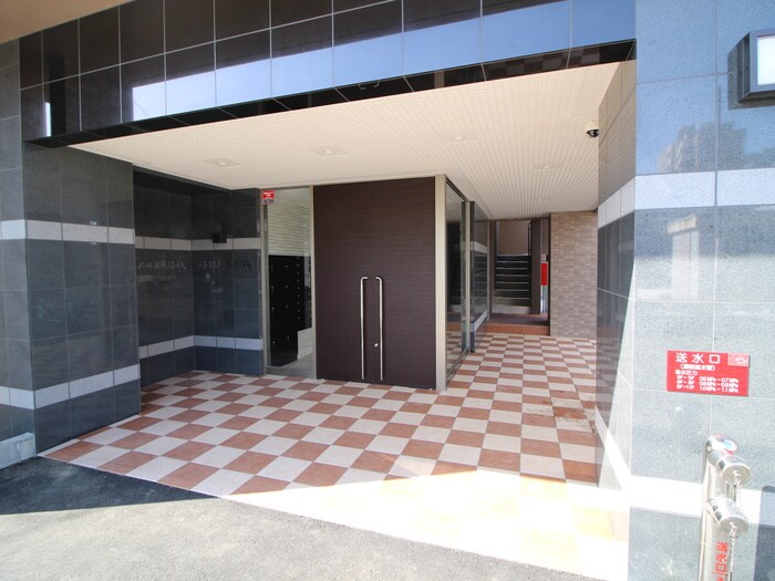 物件外観写真4　(エントランス部分)