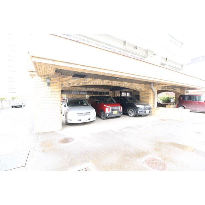 物件外観写真4　(駐車場)