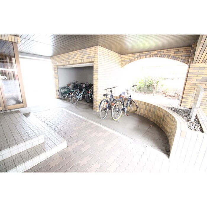 物件外観写真5　(駐輪場)