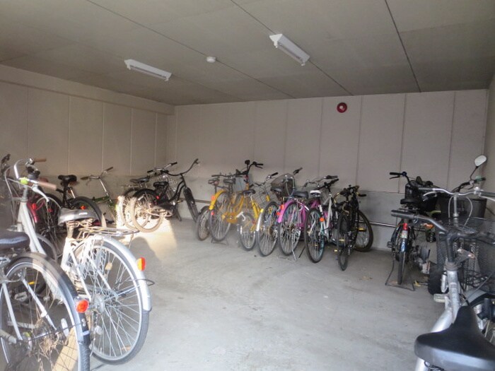 物件外観写真4　(駐輪場)