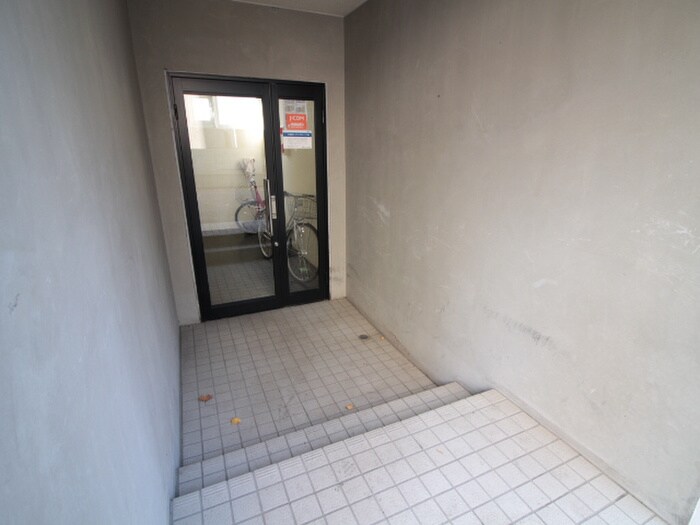 物件外観写真5　(エントランス部分)