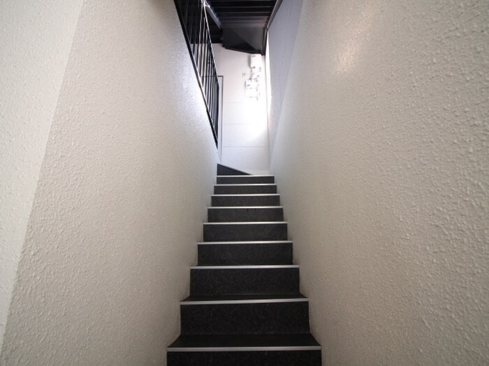 物件外観写真6　(エントランス部分)