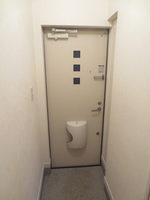 物件内観写真12　(玄関)