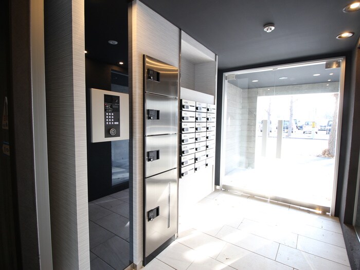 物件外観写真3　(エントランス部分)