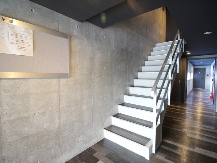 物件外観写真4　(エントランス部分)