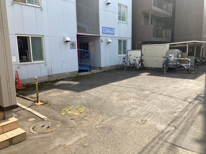 物件外観写真3　(駐輪場)