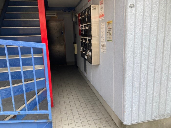 物件外観写真5　(エントランス部分)