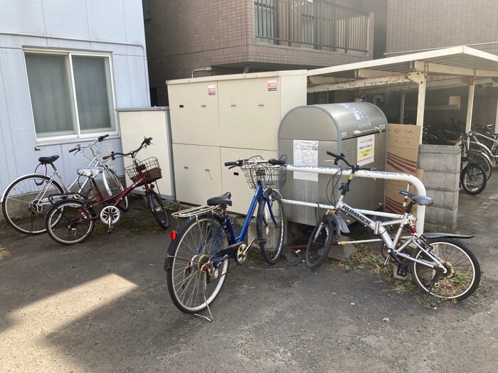 物件外観写真6　(駐輪場)