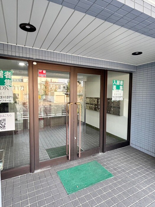 物件外観写真3　(エントランス部分)