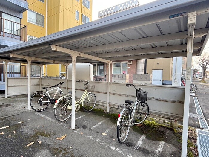 物件外観写真4　(駐輪場)