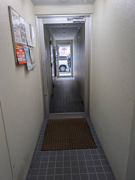 物件外観写真3　(エントランス部分)