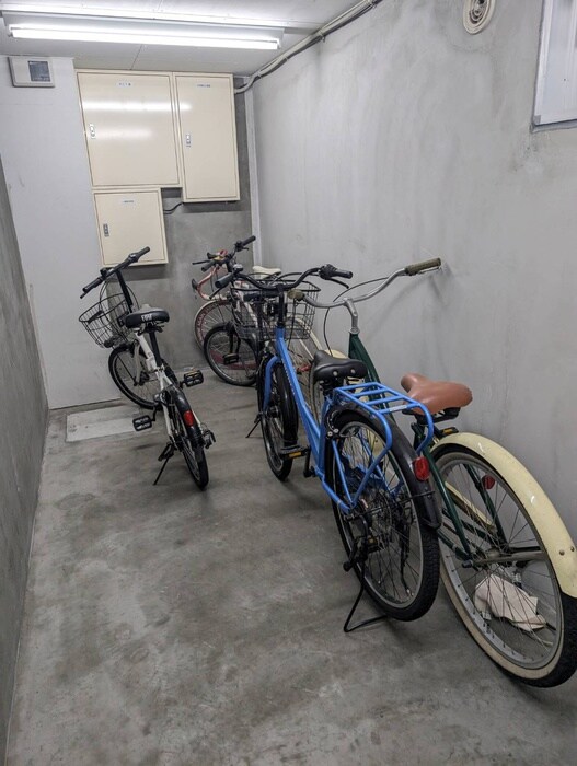 物件外観写真4　(駐輪場)