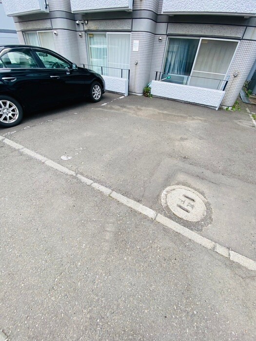 物件外観写真6　(駐車場)