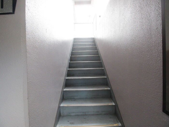 物件外観写真5　(エントランス部分)