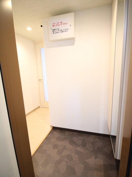 物件内観写真16　(玄関)