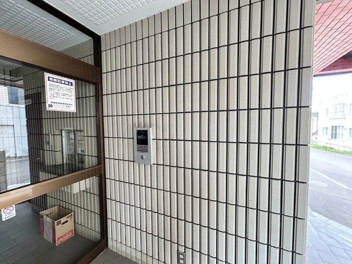 物件外観写真6　(エントランス部分)