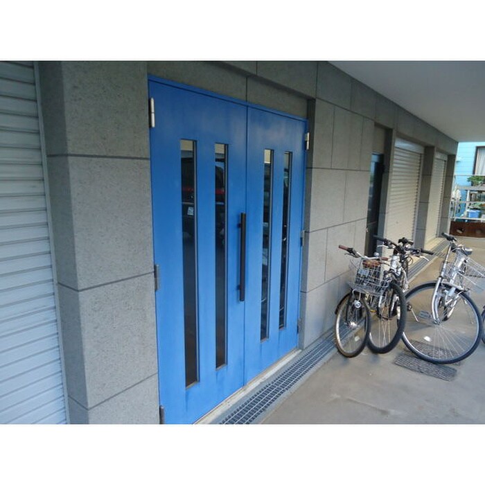 物件外観写真5　(エントランス部分)