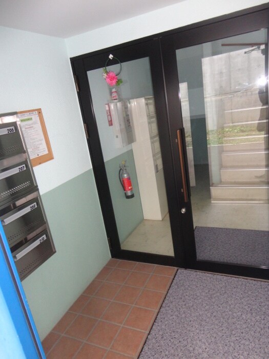 物件外観写真6　(エントランス部分)