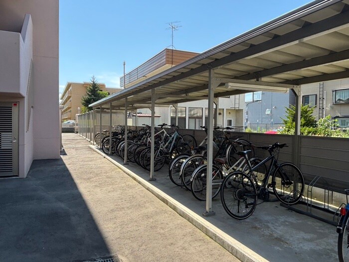 物件外観写真4　(駐輪場)