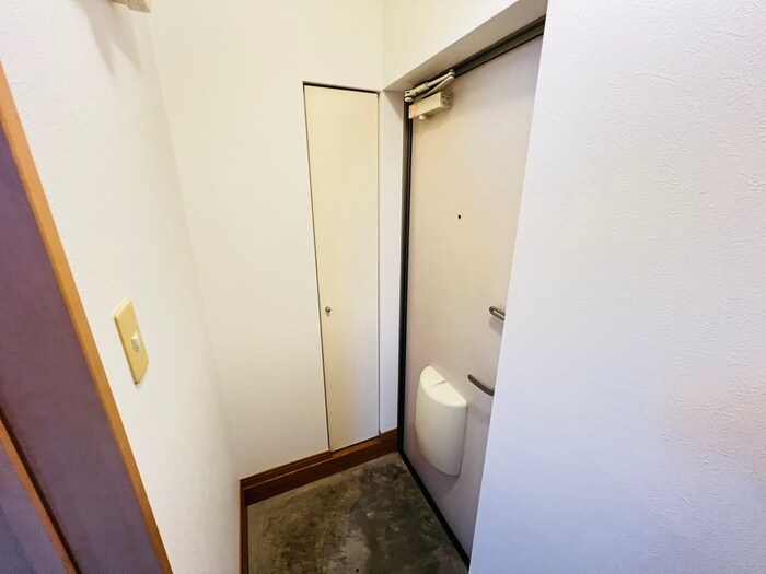 物件内観写真12　(玄関)