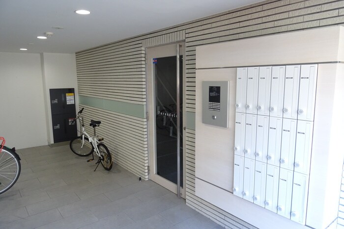 物件外観写真3　(エントランス部分)