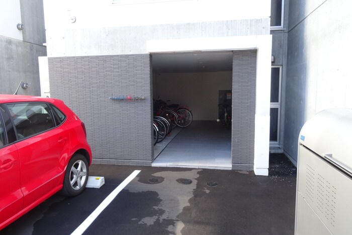 物件外観写真4　(エントランス部分)