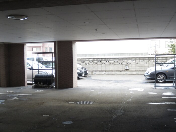 物件外観写真6　(駐車場)