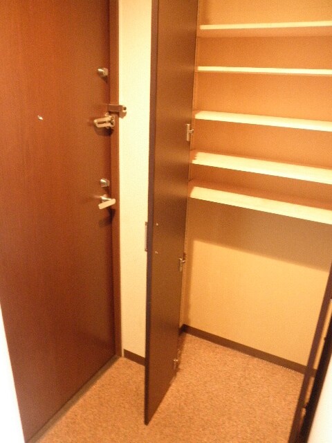 物件内観写真14　(玄関)