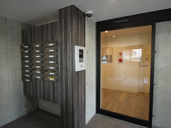 物件外観写真3　(エントランス部分)