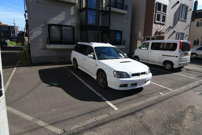 物件外観写真3　(駐車場)