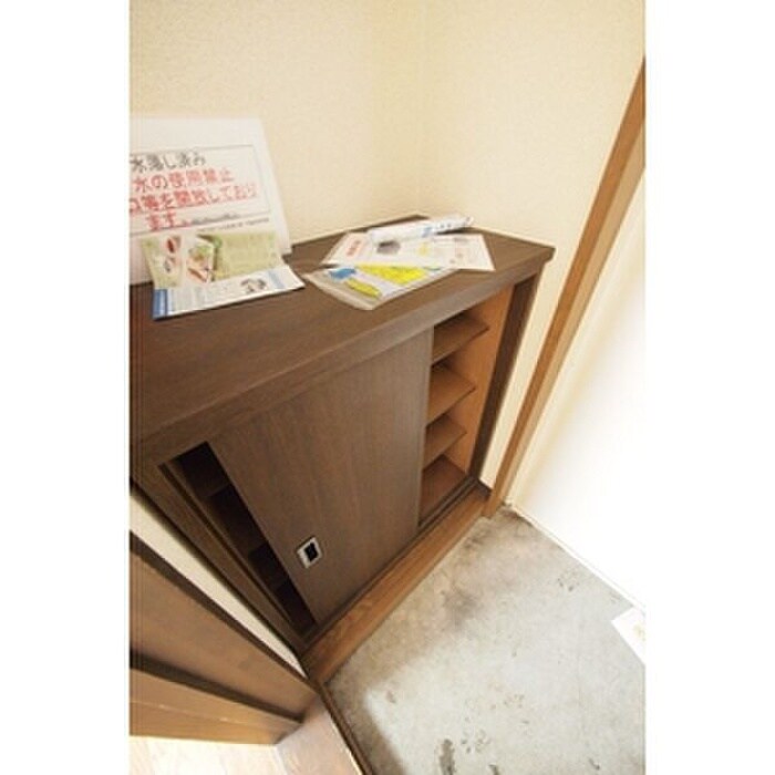 物件内観写真13　(玄関)