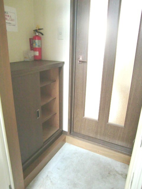 物件内観写真13　(玄関)