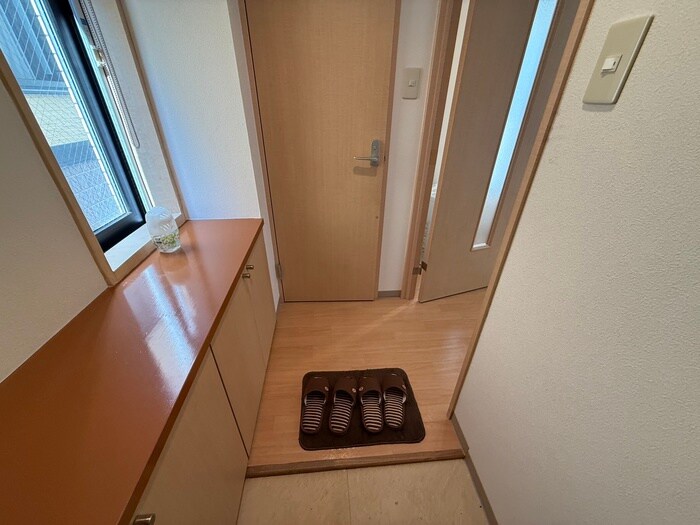 物件内観写真16　(玄関)