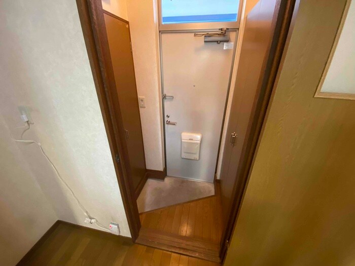 物件内観写真17　(玄関)