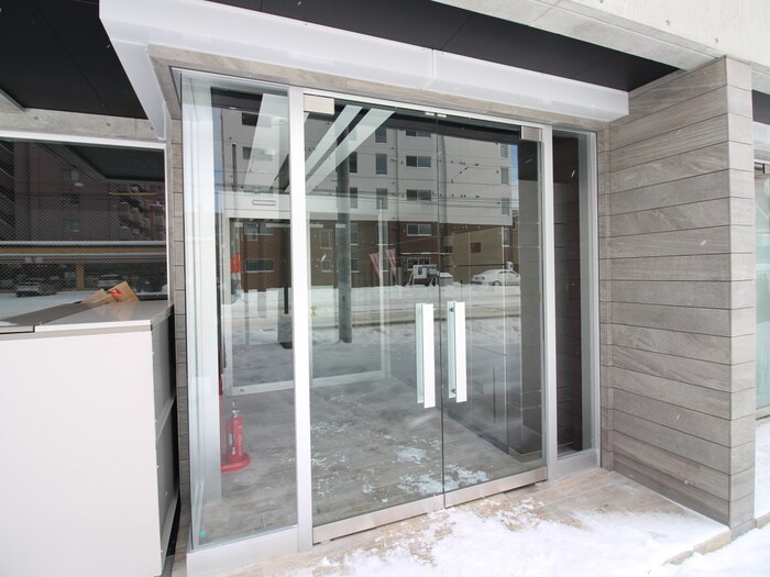 物件外観写真5　(エントランス部分)