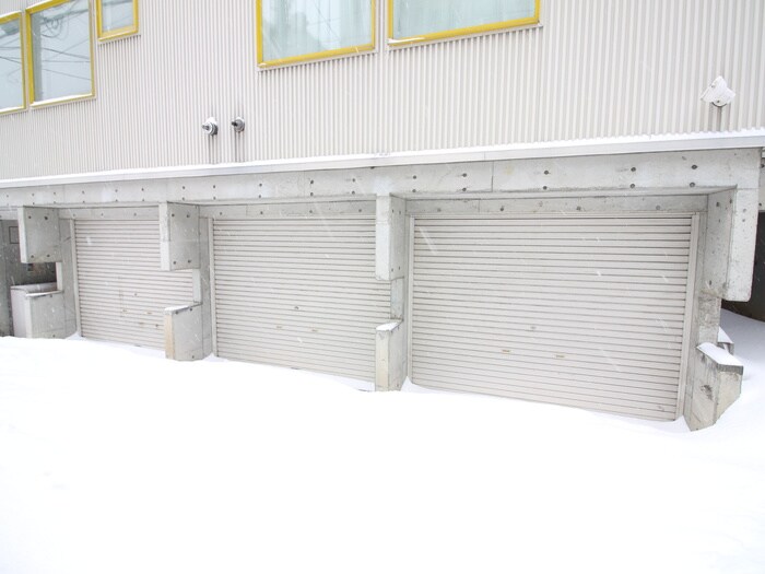 物件外観写真3　(駐車場)