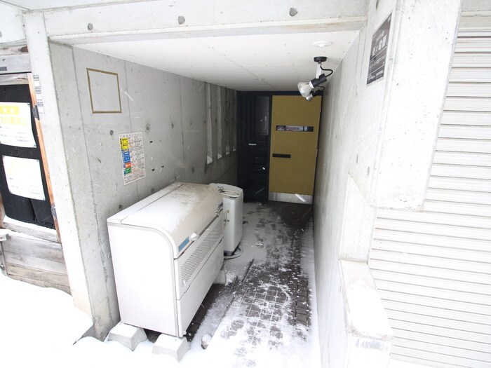 物件外観写真4　(エントランス部分)