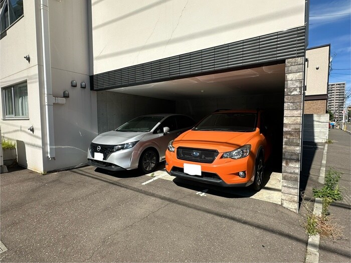 物件外観写真6　(駐車場)