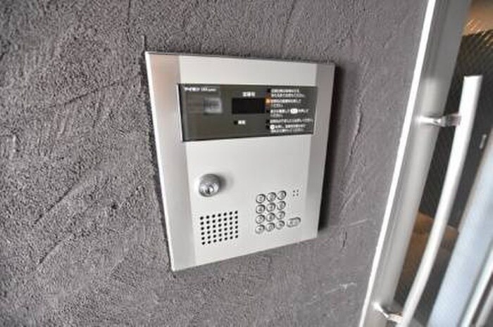 物件外観写真4　(エントランス部分)