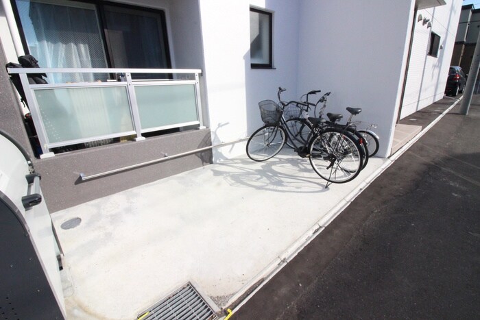 物件外観写真3　(駐輪場)