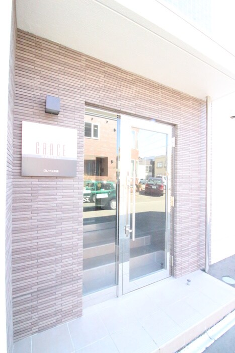 物件外観写真6　(エントランス部分)