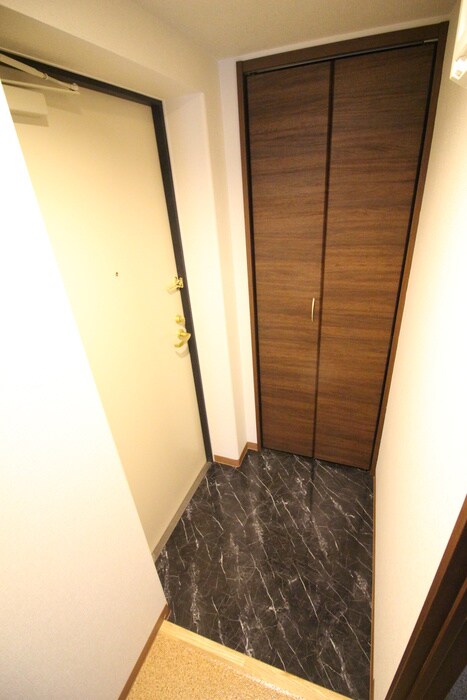 物件内観写真16　(玄関)