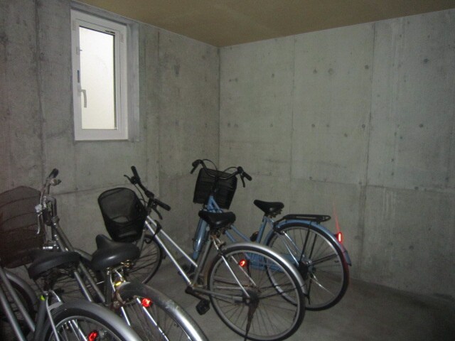 物件外観写真3　(駐輪場)