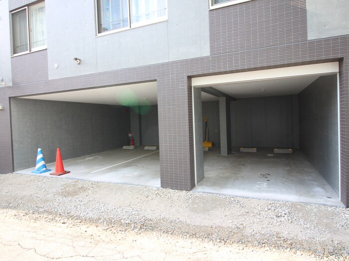 物件外観写真3　(駐車場)